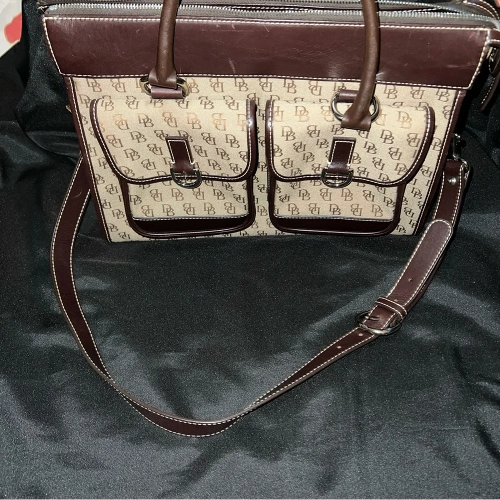 Dooney and Bourke brown leather trim crossbody signature bag - Picture 3 of 10